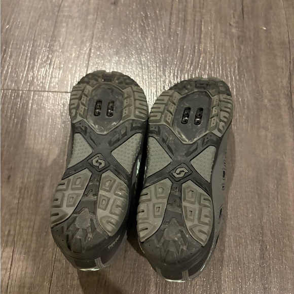 Scott Black and Gray Cycling Shoes with BOA System - Picture 2 of 4